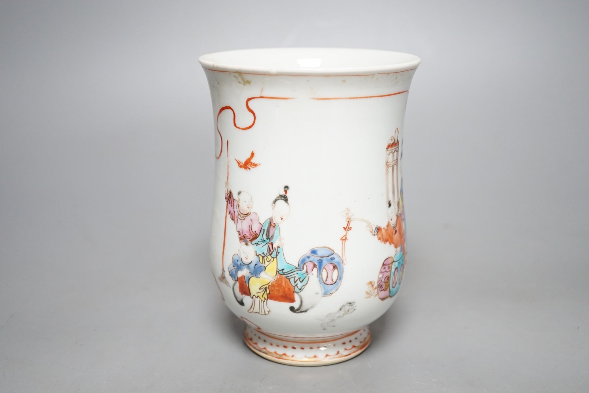 An 18th century Chinese export famille rose mug , 14cm